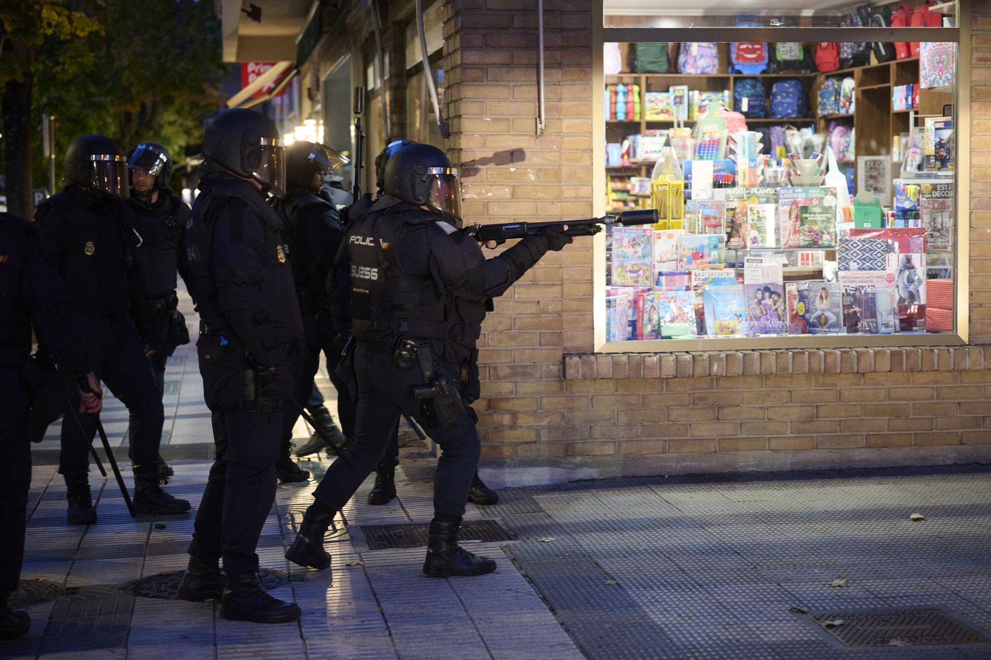 Fotos de los altercados tras la suspensión del acto de Vito Quiles