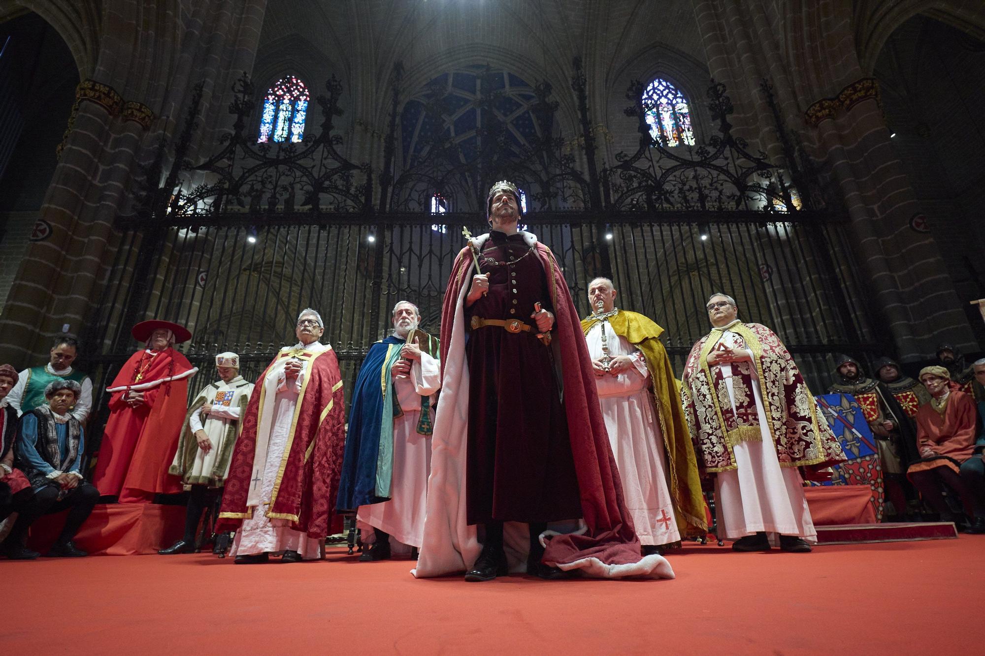 Fotos de la ceremonia de coronación de Carlos III, rey que unificó los tres burgos de Pamplona