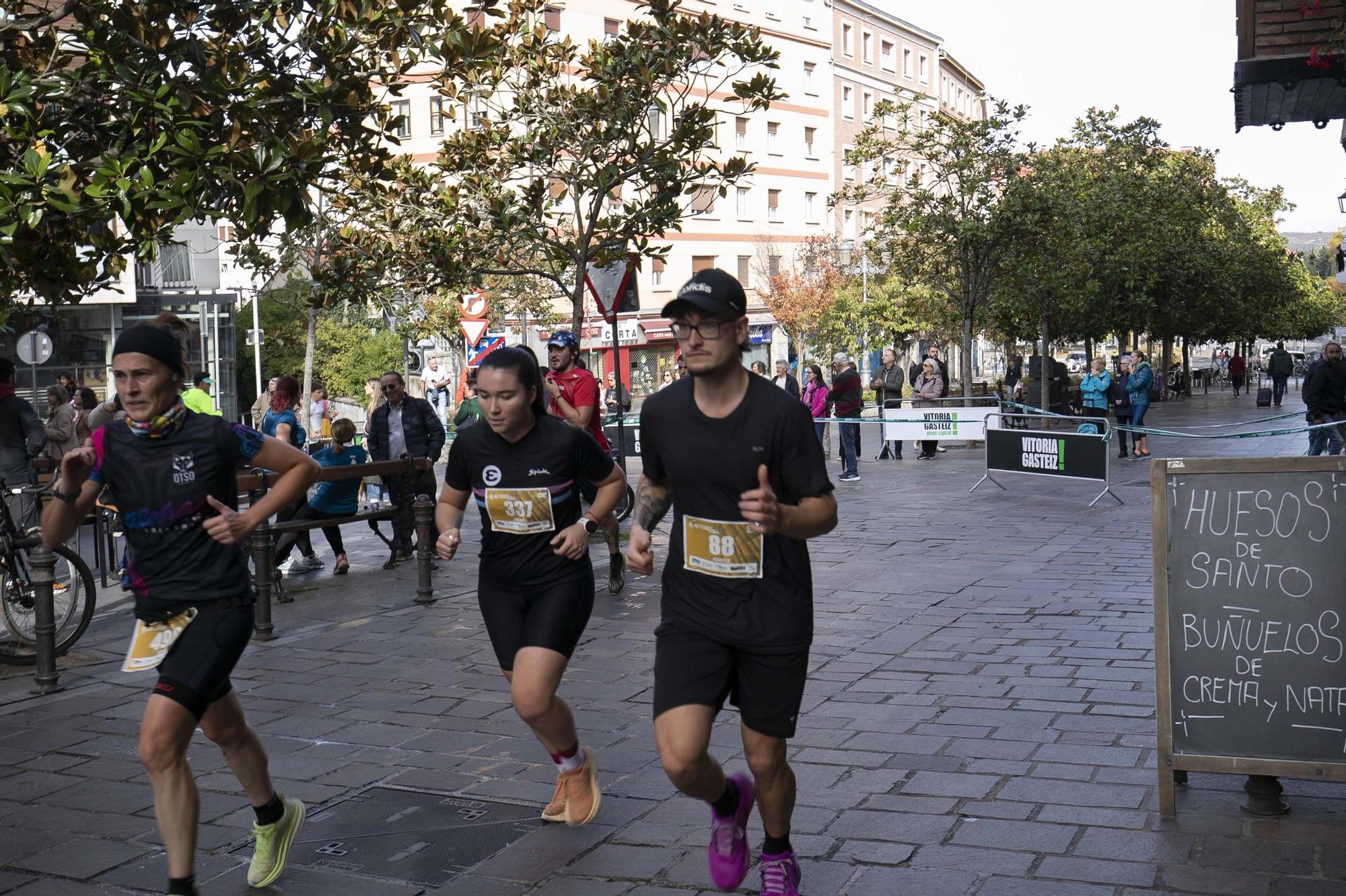 En imágenes: Miles de personas participan en La Conquista de la Almendra