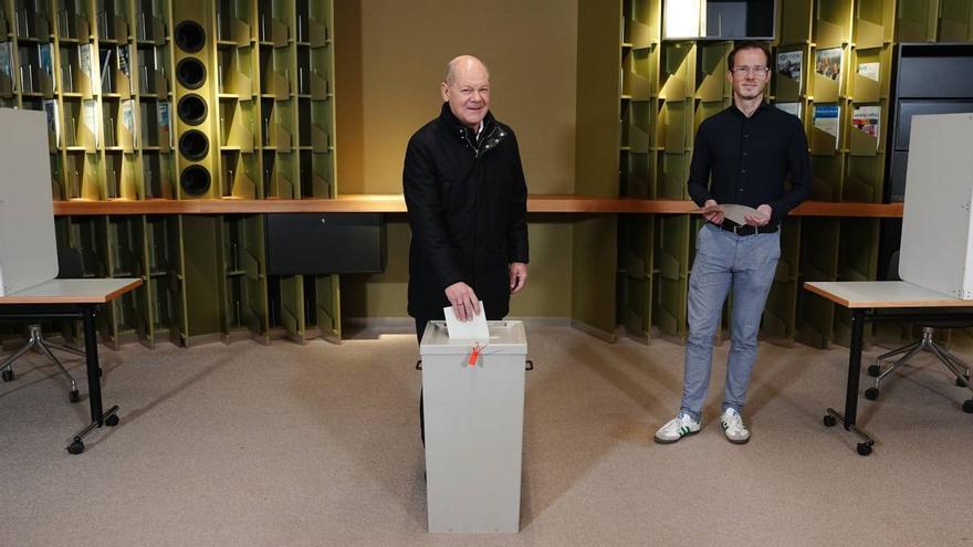 La participación en las elecciones alemanas asciende al 52% a cuatro horas de cierre de urnas