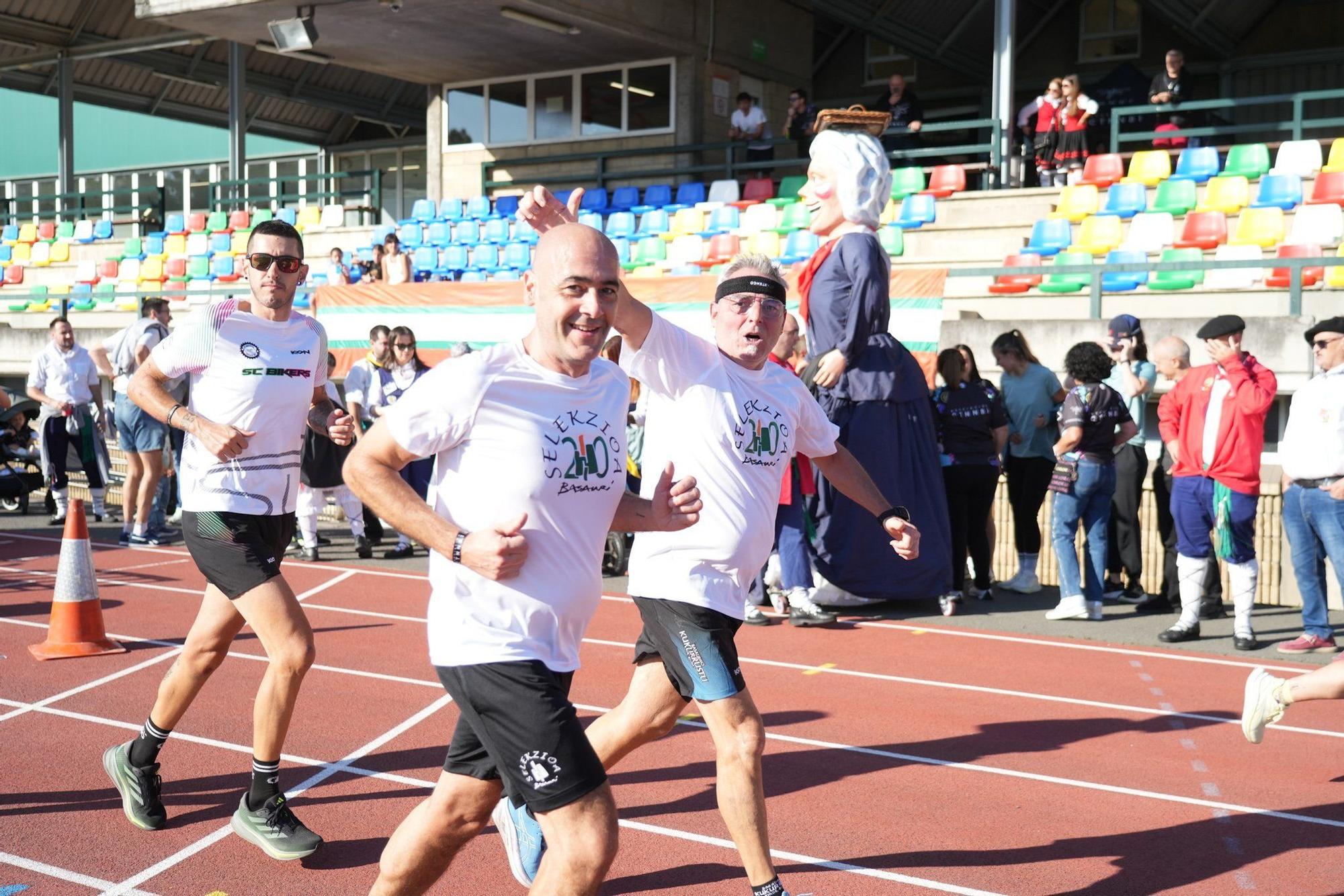 Basauri arropa a Yeray González en la final de su reto '12 maratones en 12 meses' por la asociación CNTTB1