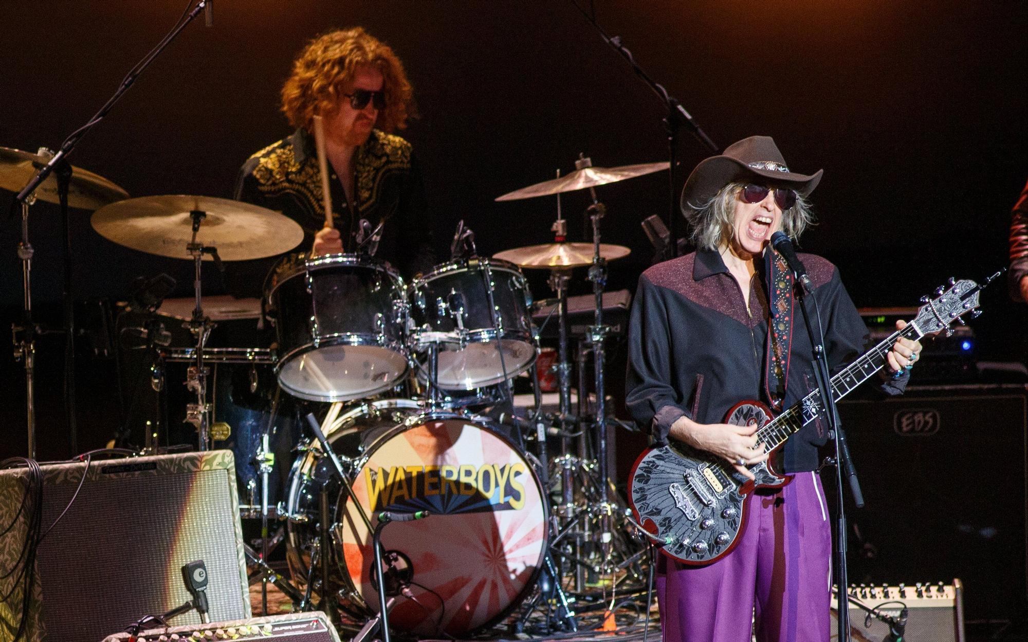 FOTOS | Vida, muerte y The Waterboys en el Baluarte