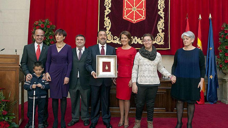 La Presidenta Barcina, tras entregar la Medalla de Oro de Navarra a la ONCE.