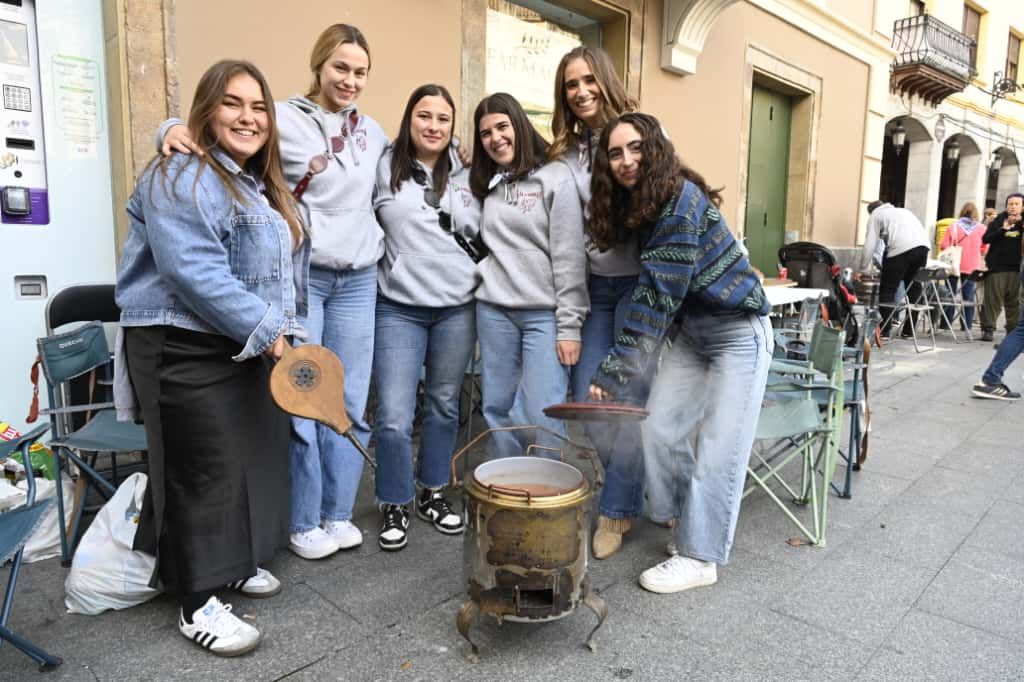 Las putxeras humean en Balmaseda en homenaje al tren de La Robla