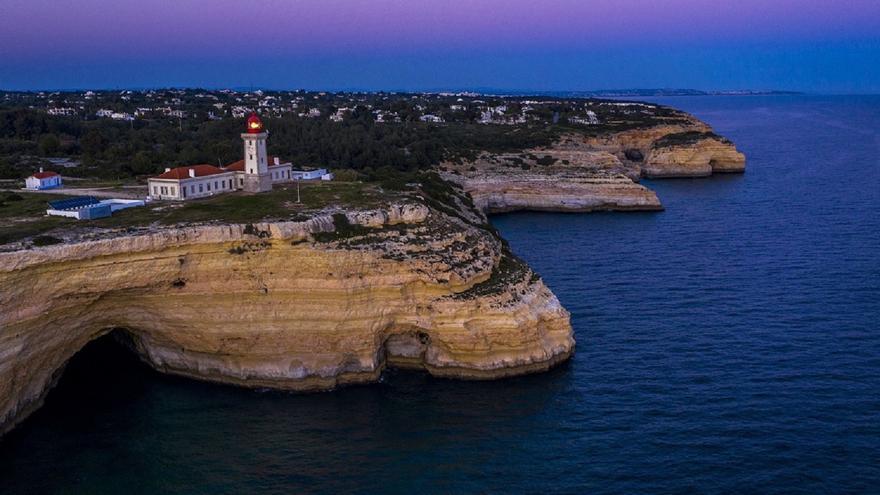 Viajar al Algarve te dará la oportunidad de un baño de naturaleza y otro en el mar