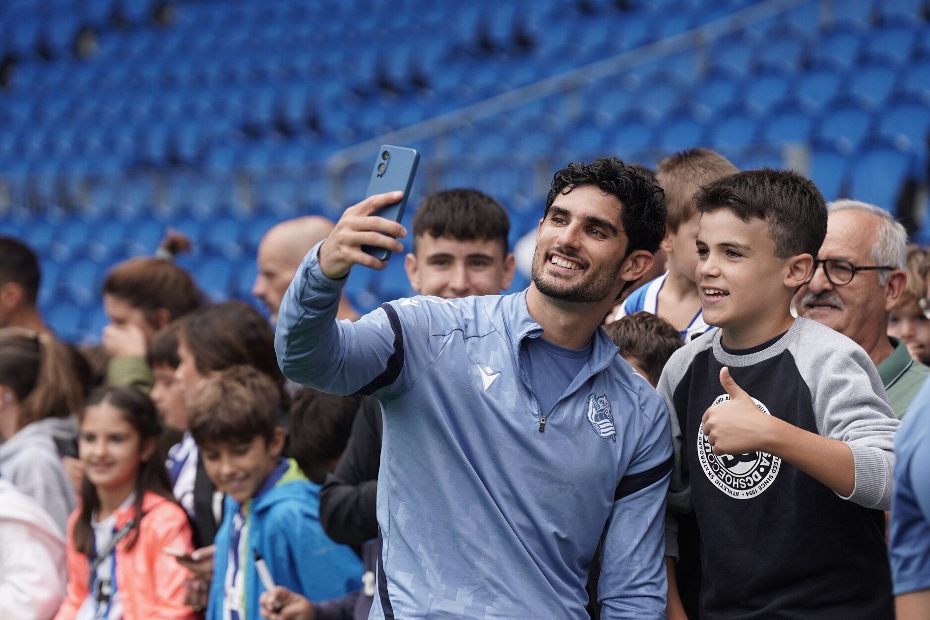 El entrenamiento de la Real a puerta abierta en Anoeta, en imágenes