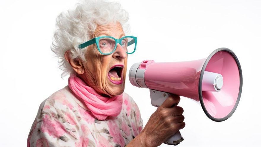 Prisión para una señora por insultar de madrugada con un megáfono a sus vecinos durante dos años