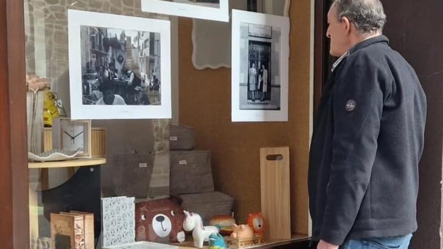 El comercio de Amurrio se pone en valor con fotos antiguas en los escaparates