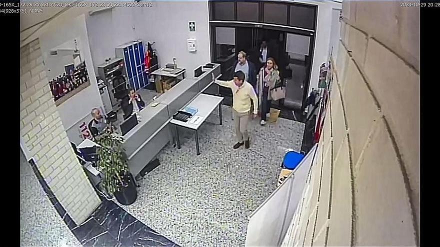 Mazón acompañó a la periodista Maribel Vilaplana a un aparcamiento a las 18:45 horas del día de la dana