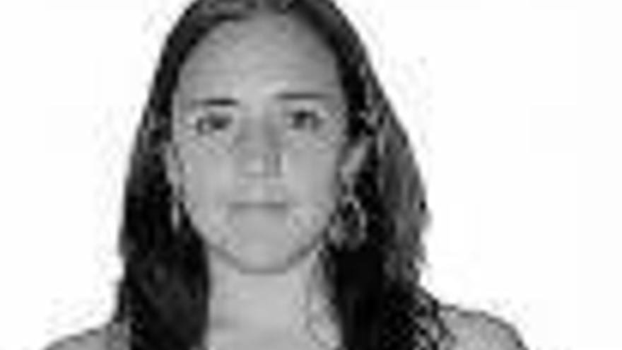 Miembros de Afagi hacen un arco a Nagore, ayer en la Puerta de los Leones de la ciudad vieja de Jerusalén, meta de la travesía.