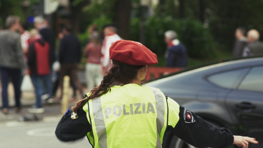 Gidatu bitartean gailu elektronikoen erabilera kontrolatzeko kanpaina abiaraziko du Bilboko Udaltzaingoak