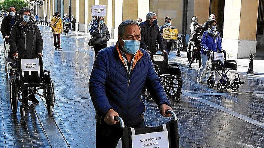 Manifestazioa, atzo, foru jauregiaren parean. Manifestazioa, atzo, foru jauregiaren parean.