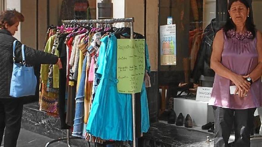 El Ayuntamiento mantendrá en 2013 la ayuda al comercio de la villa