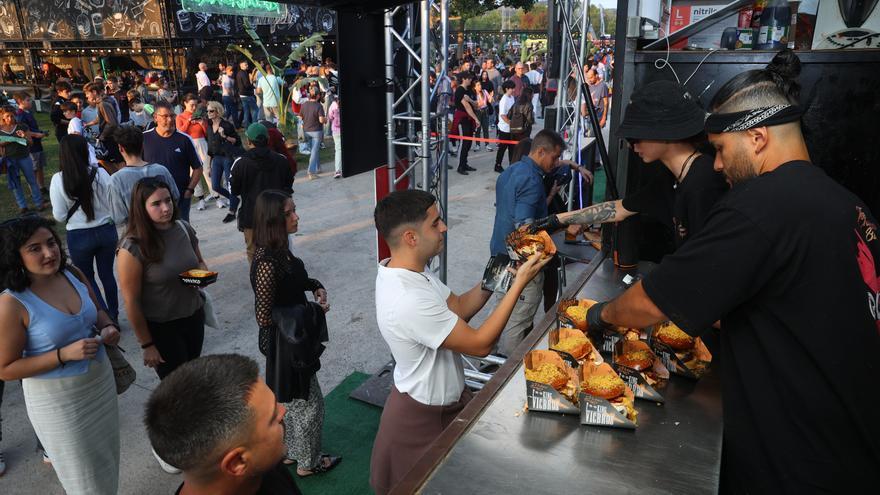 El Ayuntamiento de Pamplona firma un convenio con The Champions Burger que garantice la normativa de higiene y seguridad alimentaria del evento