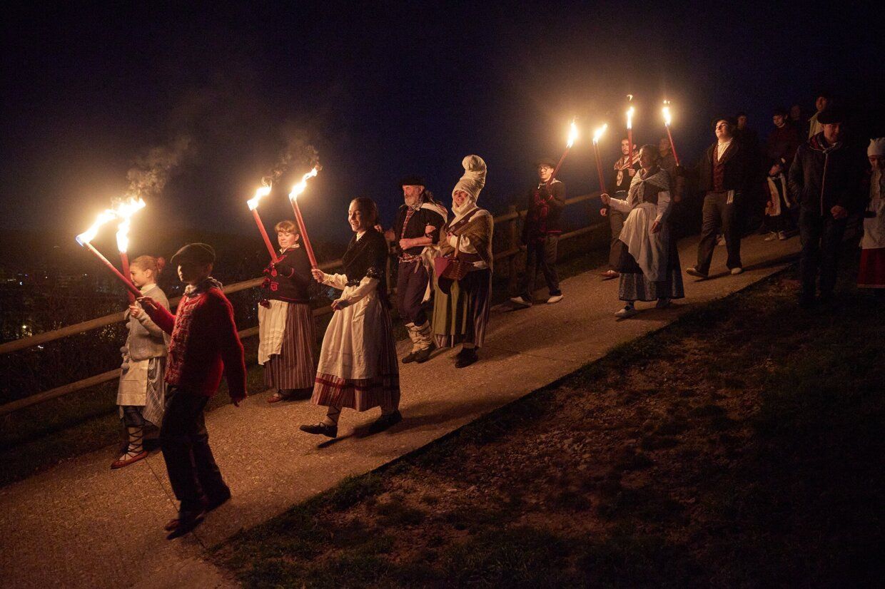 Burlada recibe a Olentzero y Mari Domingi