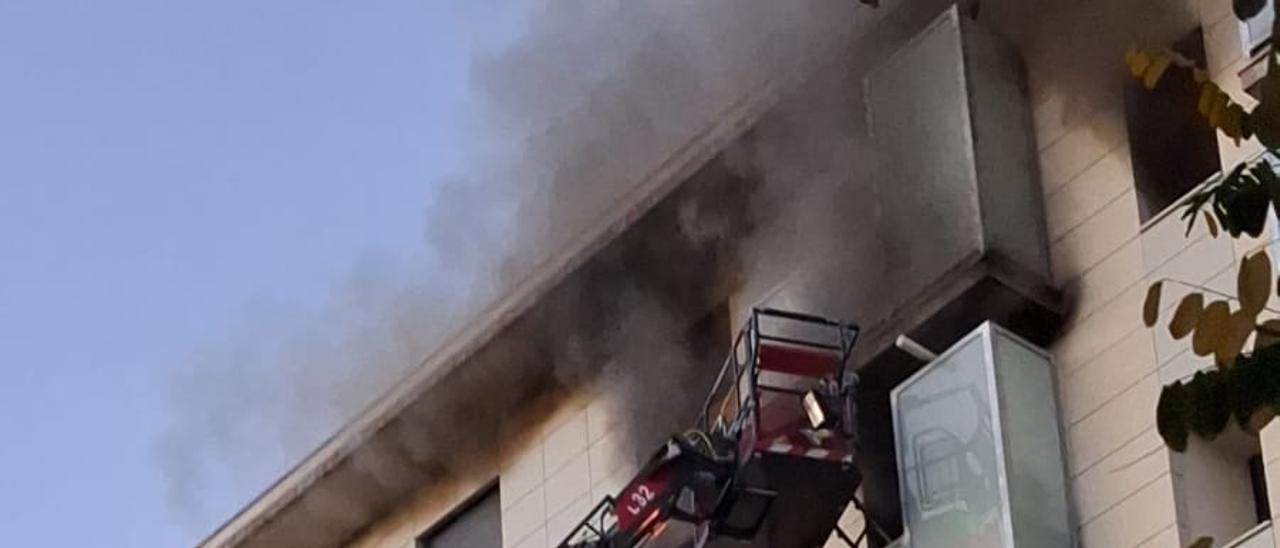 Fotos y vídeo del incendio en una vivienda de Buztintxuri