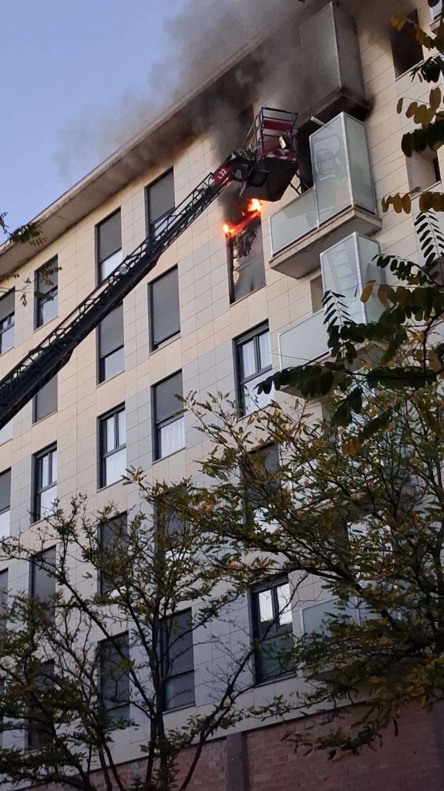 Fotos del incendio en una vivienda de Buztintxuri