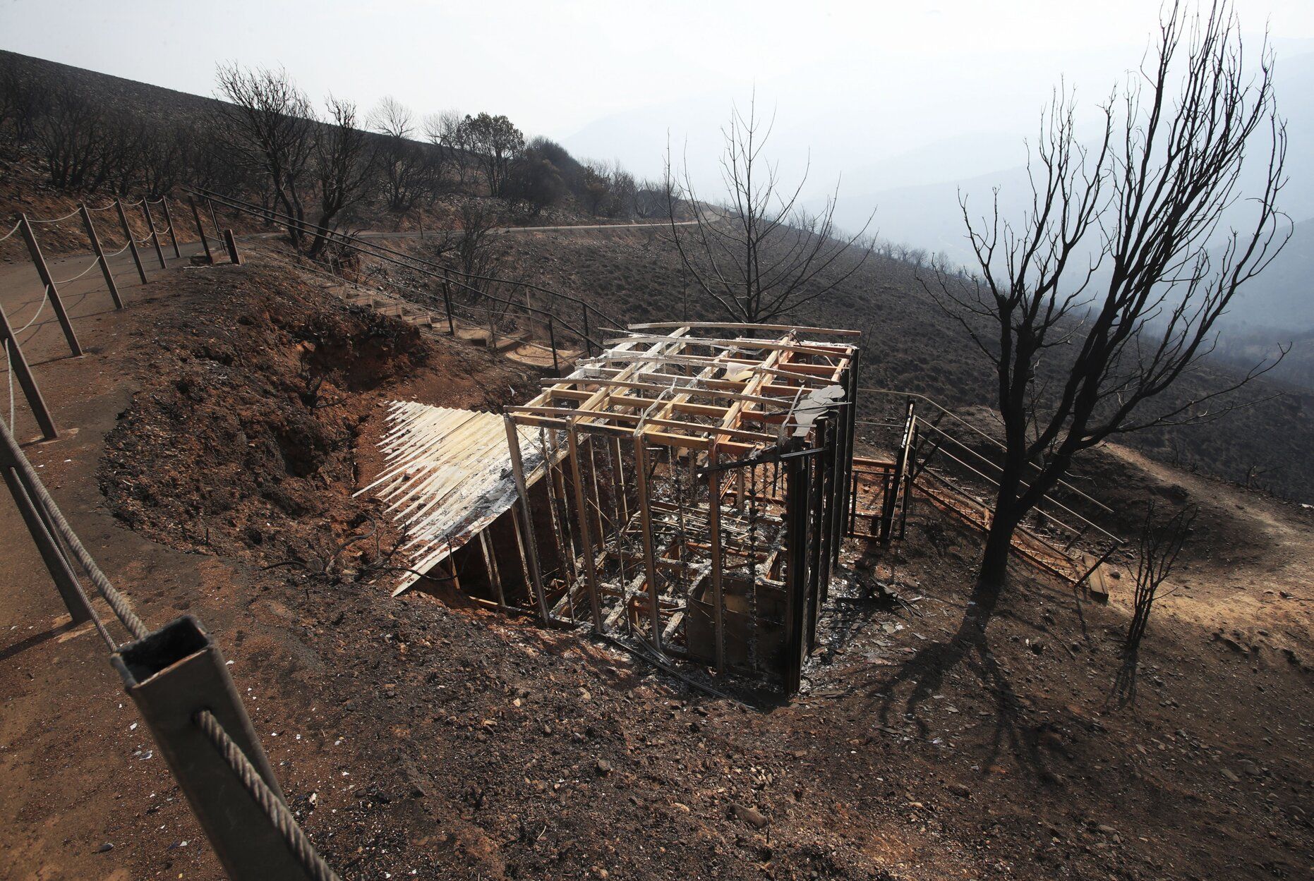 Las Médulas, arrasadas por el fuego: un paisaje desolador