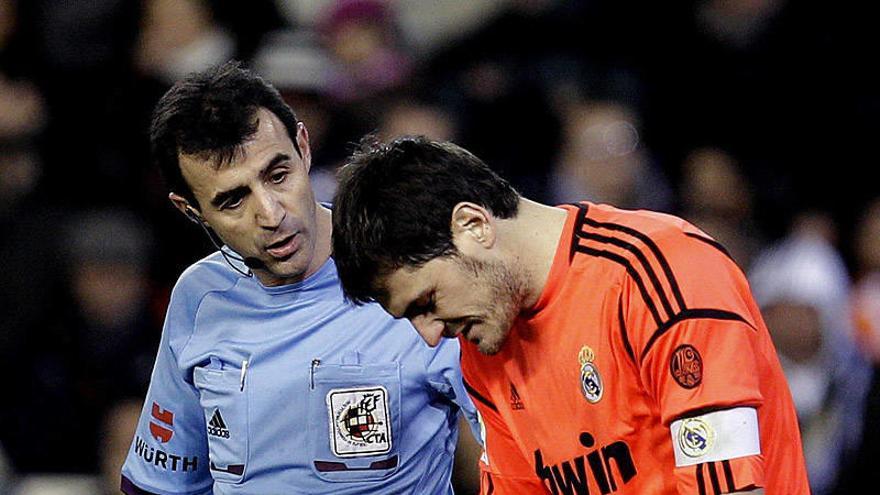 Casillas lamenta su lesión.