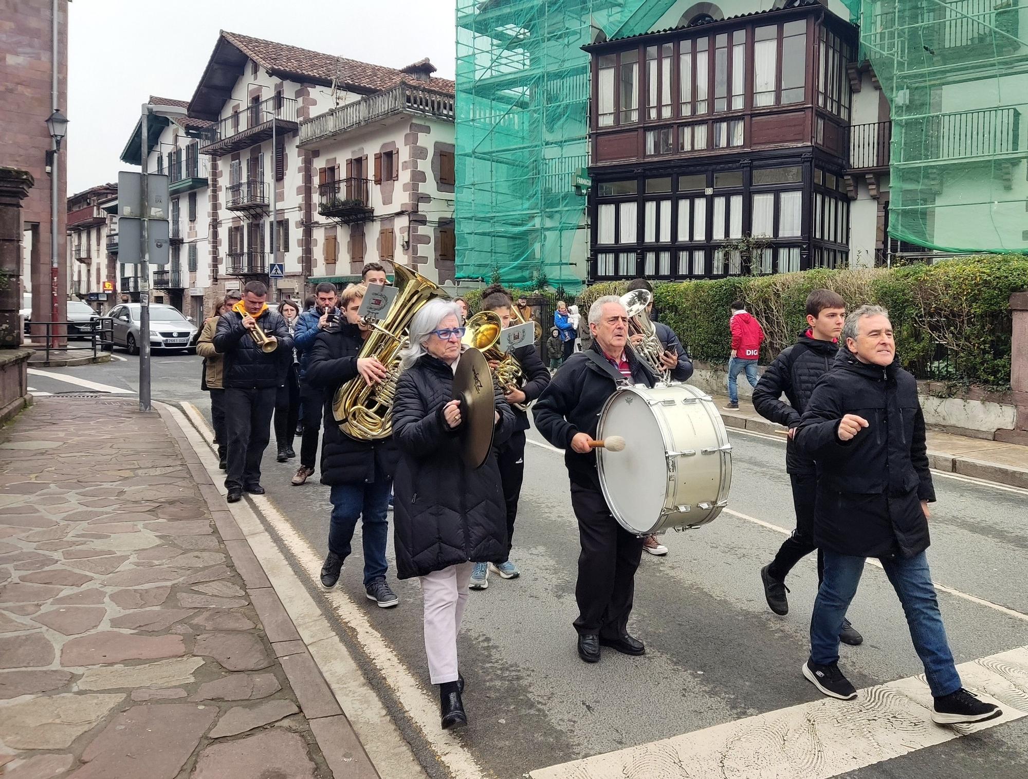 Las calles se llenan de música por santa Cecilia en Baztan-Bidasoa