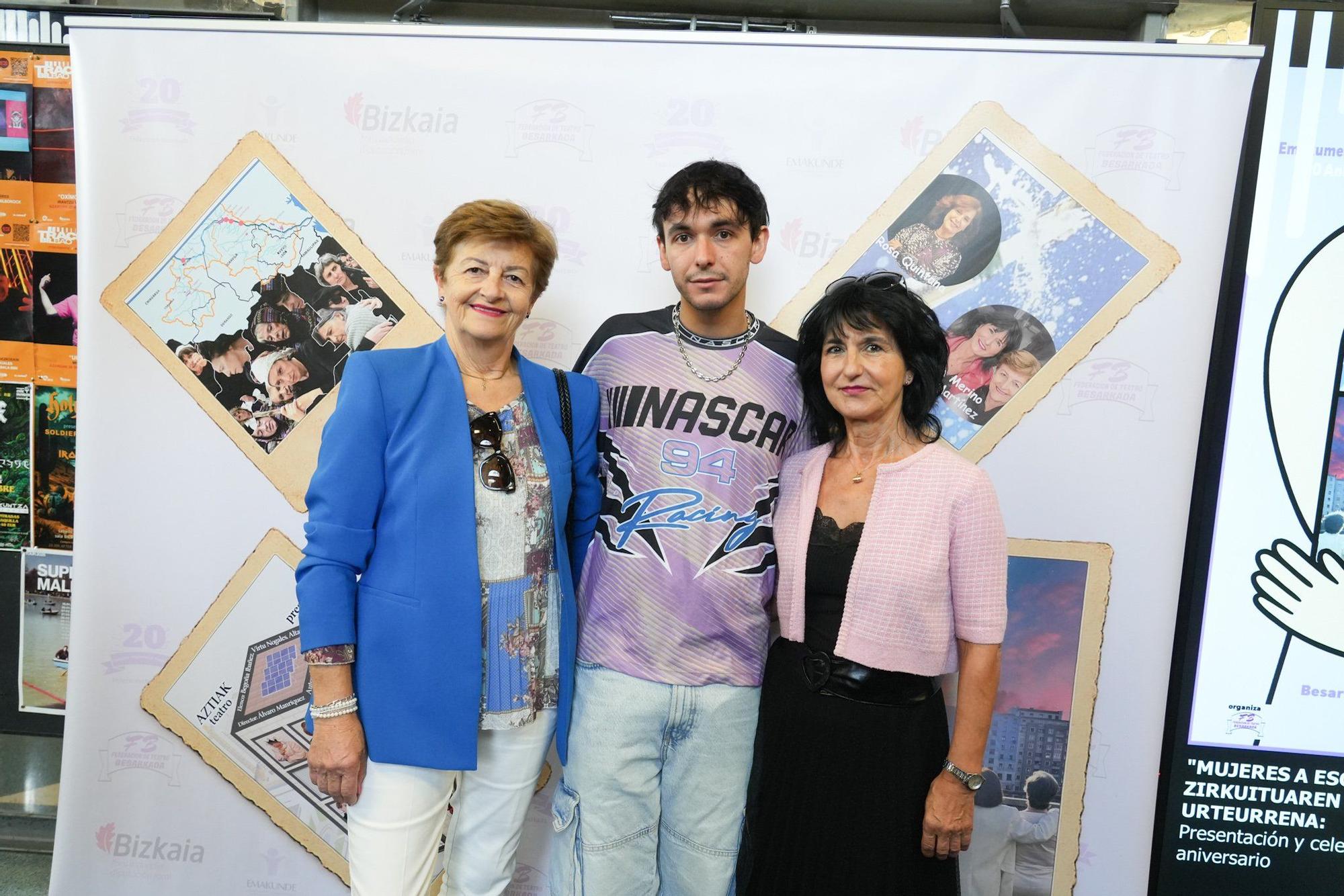 Visi Martínez, el realizador del vídeo documental, Gorka Etxeandia y Marina Merino.