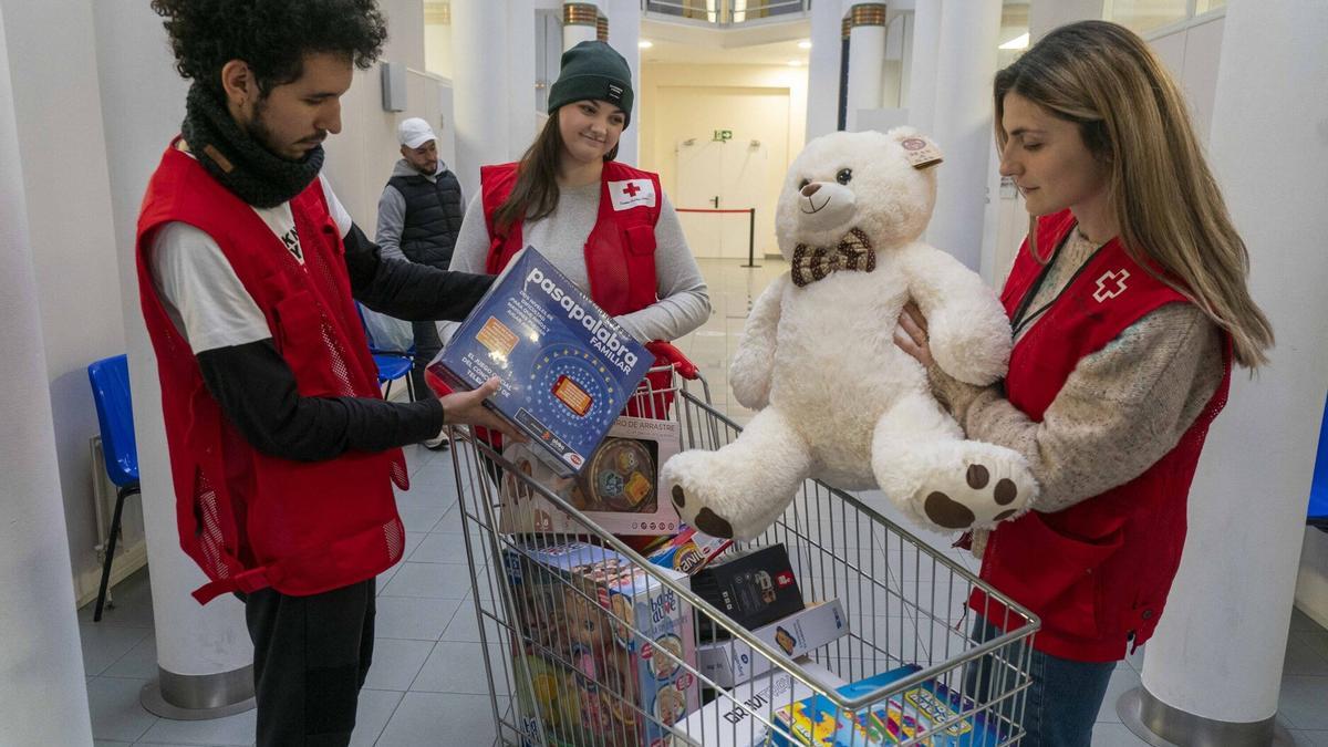 Recogida de juguetes en la sede de Vitoria de Cruz Roja