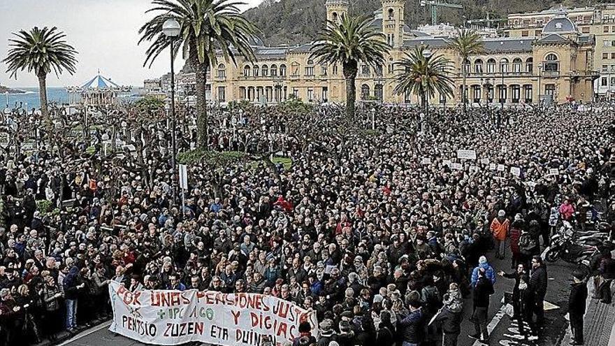 Miles de guipuzcoanos salen a la calle por unas pensiones dignas