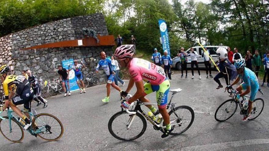 El alavés, Mikel Landa homenajea a Pantani