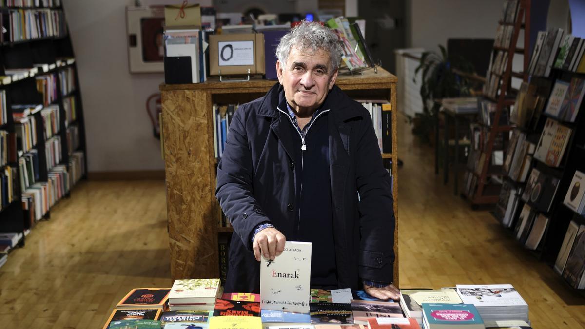 Bernardo Atxaga, Iruñeko Katakrak liburu-dendan.