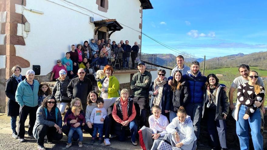 Lekaroz homenajea a su centenaria