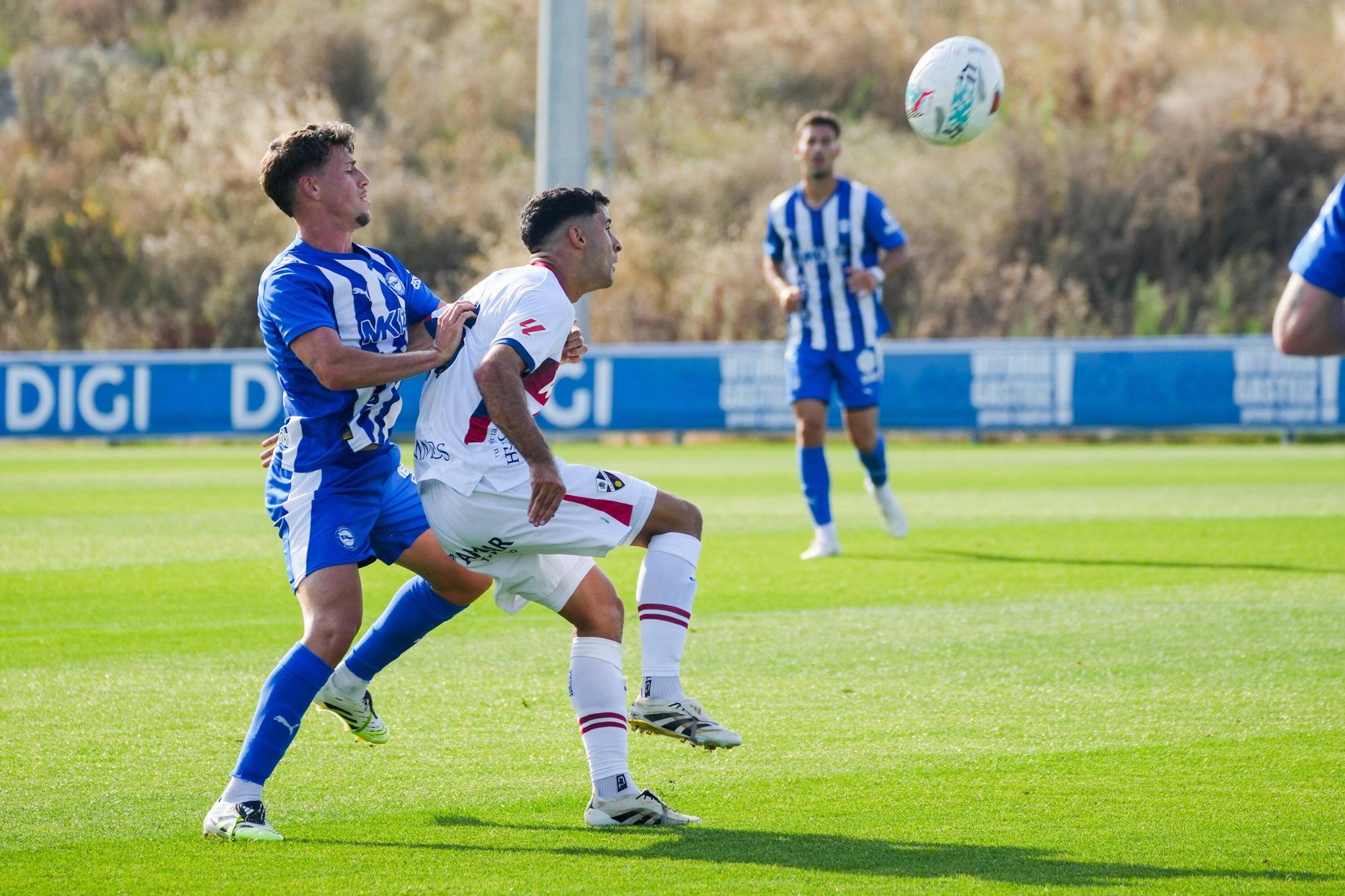 En imágenes: El Alavés pierde contra el Huesca en pretemporada (0-1)