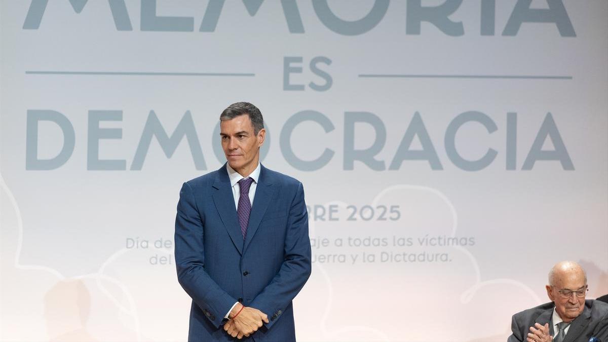 El presidente del Gobierno español, Pedro Sánchez, durante el homenaje a víctimas de la Guerra Civil y el franquismo. El presidente del Gobierno español, Pedro Sánchez, durante el homenaje a víctimas de la Guerra Civil y el franquismo.