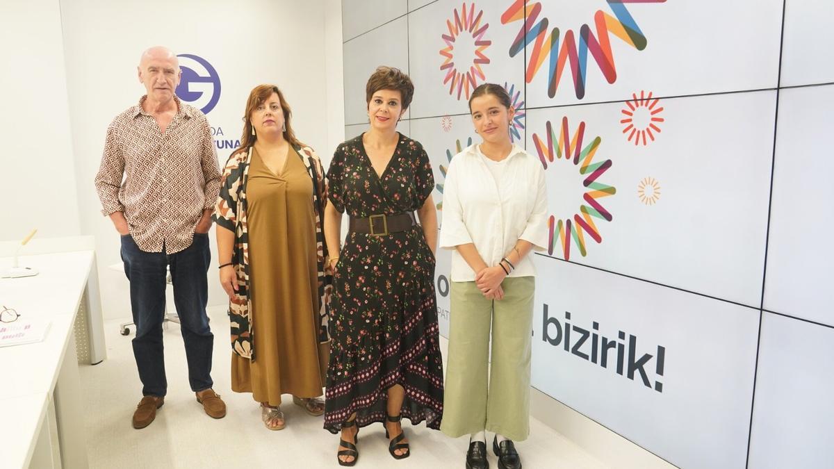 La diputada de Cultura, Goizane Álvarez, con los representantes de Euskal Itsas Museoa, Lenbur Fundazioa y Jantziaren Zentroa.