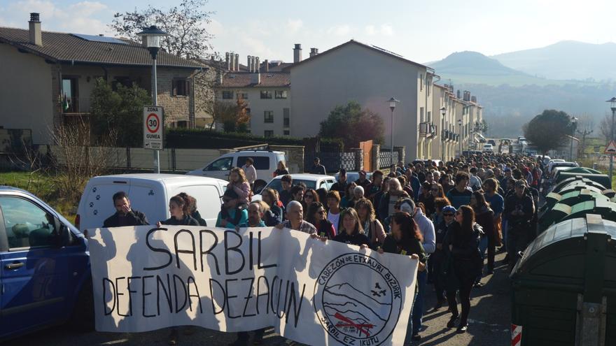 Nueva manifestación contra los macroproyectos planteados en las faldas del Cabezón de Etxauri