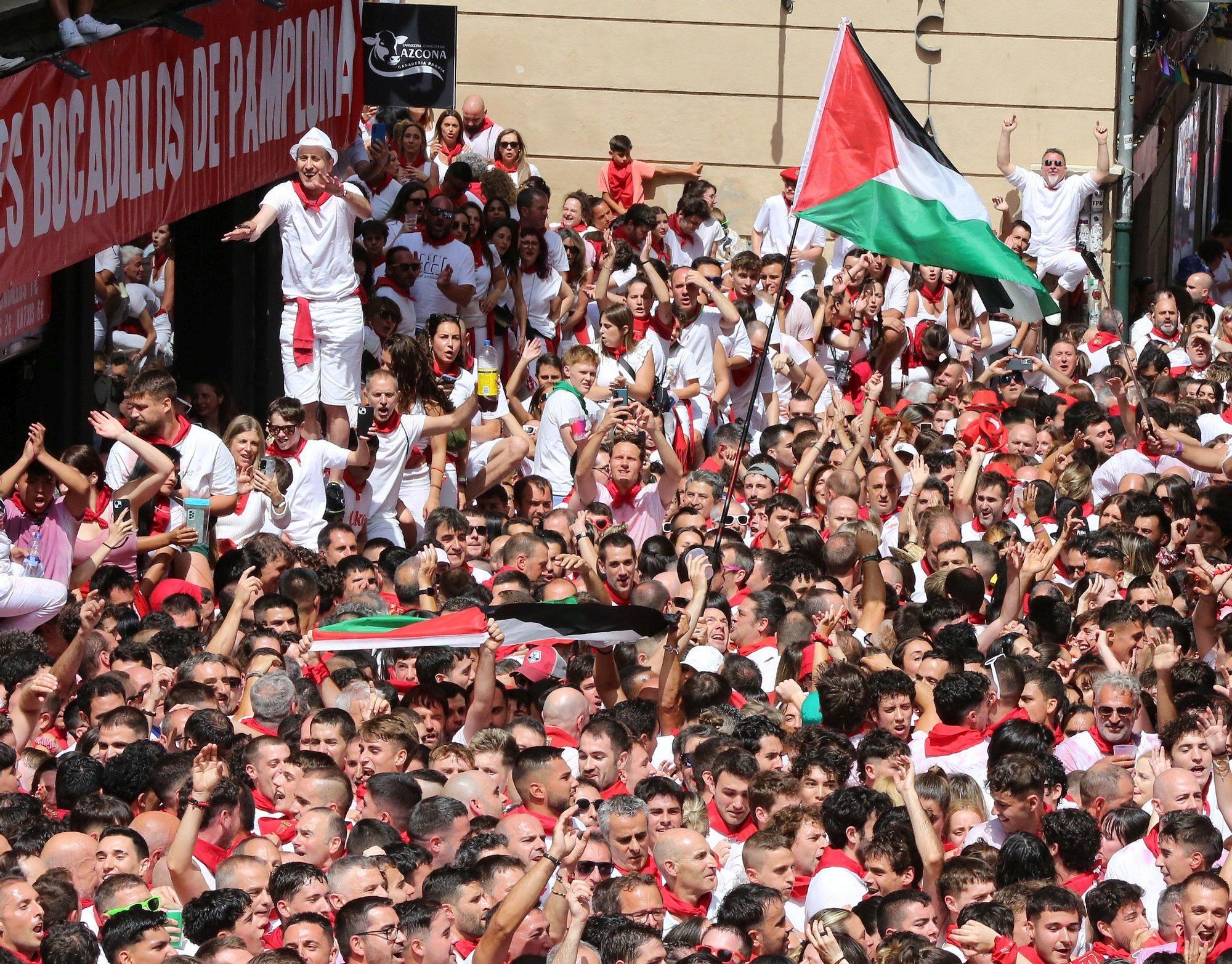 Fotos del  Chupinazo de San Fermín 2025 en Pamplona: ¡La fiesta más internacional se enciende con un grito solidario por Palestina!