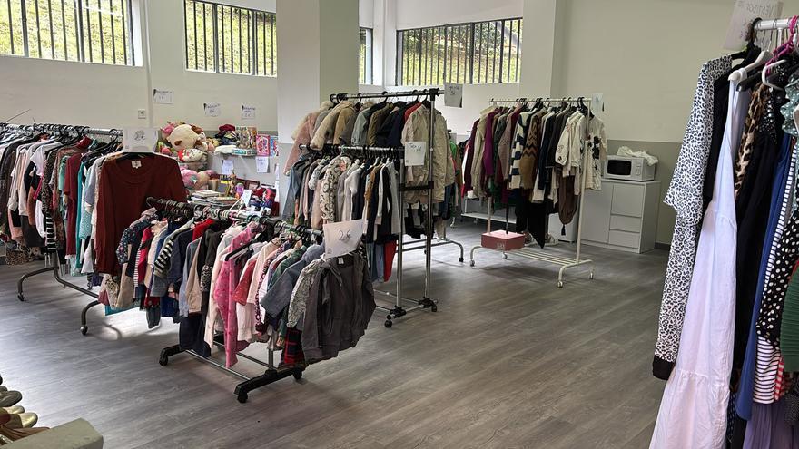 La Asociación CTNNB1 estrena sede en Basauri con un mercadillo solidario