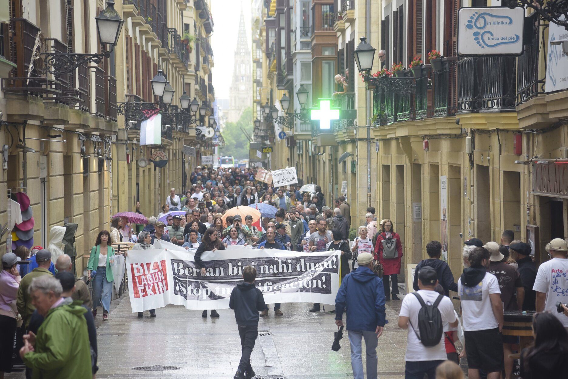 Donostia sale a la calle para protestar en contra de la turistificación