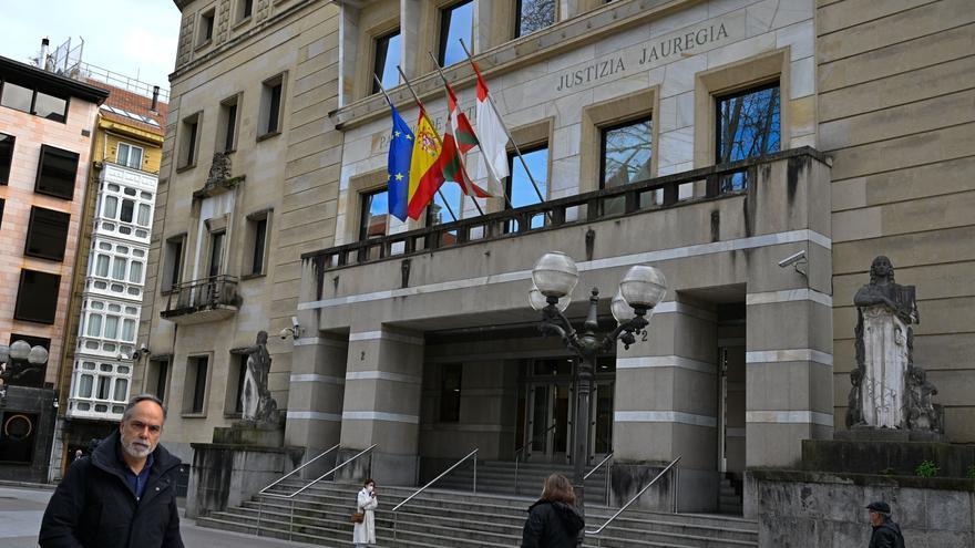 Anulan casi ocho años de prisión en Bizkaia a un hombre acusado de maltrato, vejaciones y agresión sexual