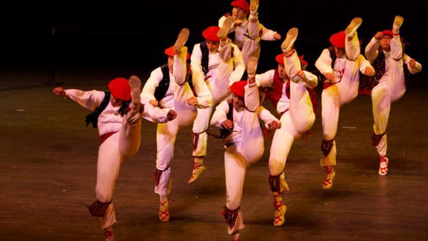 Festara prepara una actuación de música y danza con artistas vascos e internacionales.