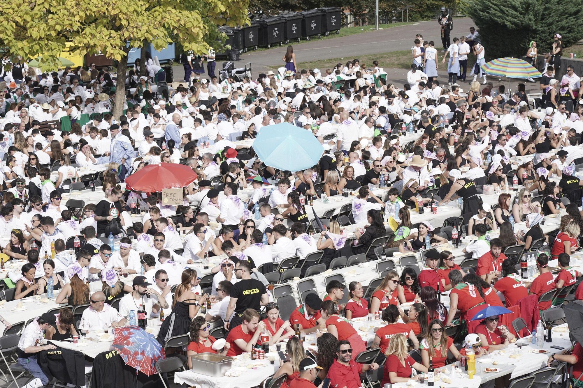 Más de 3.600 personas en la comida de cuadrillas de Basauri: “Es es indescriptible, se nos está yendo de las manos”