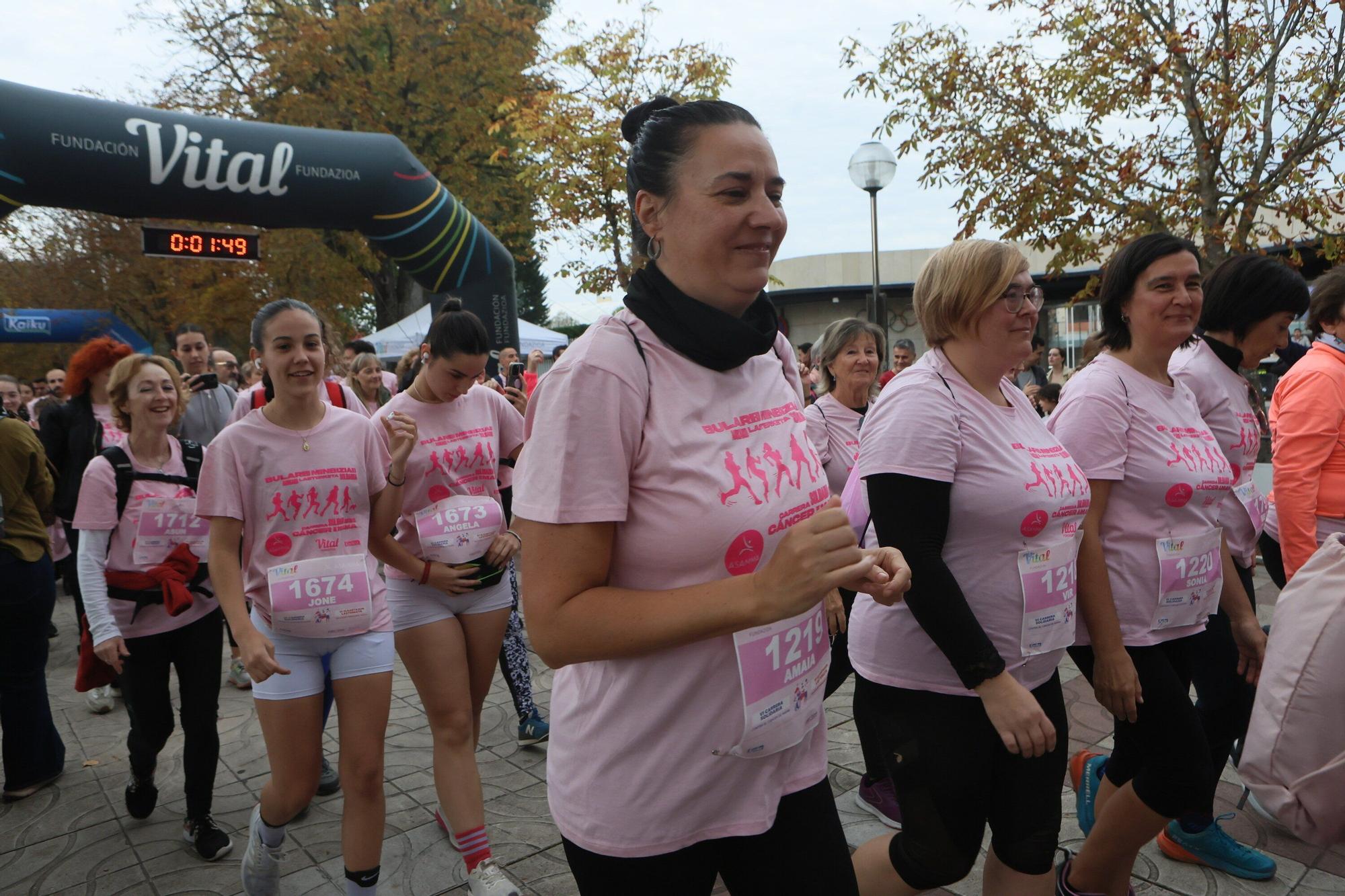 En imágenes: Vitoria se vuelca con la VI Carrera Solidaria contra el Cáncer de Mama