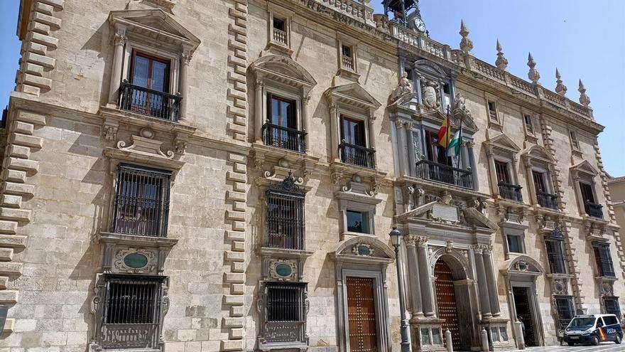 Juzgan a un hombre por intentar matar a un conocido, al que atropelló, pateó y golpeó con una roca