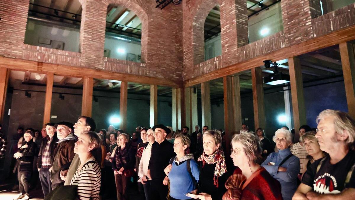 Inauguración de la exposición Gernikak. Begiradak en Izaskun
Arrue Kulturgunea.