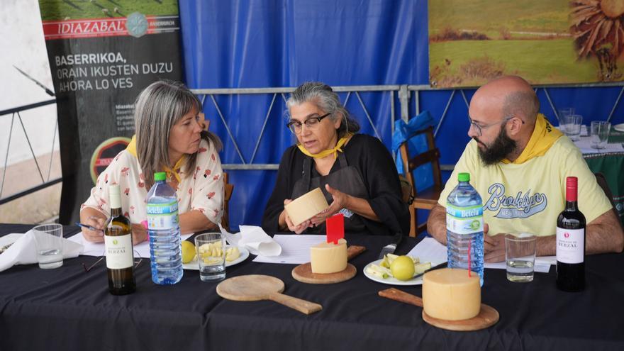 Una veintena de quesos buscan ser galardonados en Araia