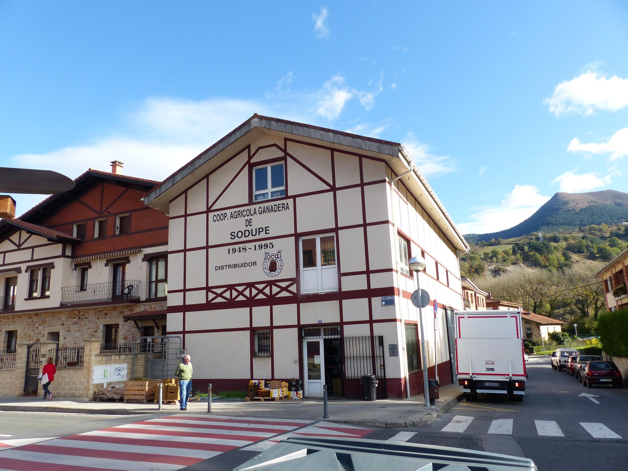 La cooperativa agrícola y ganadera de Sodupe.