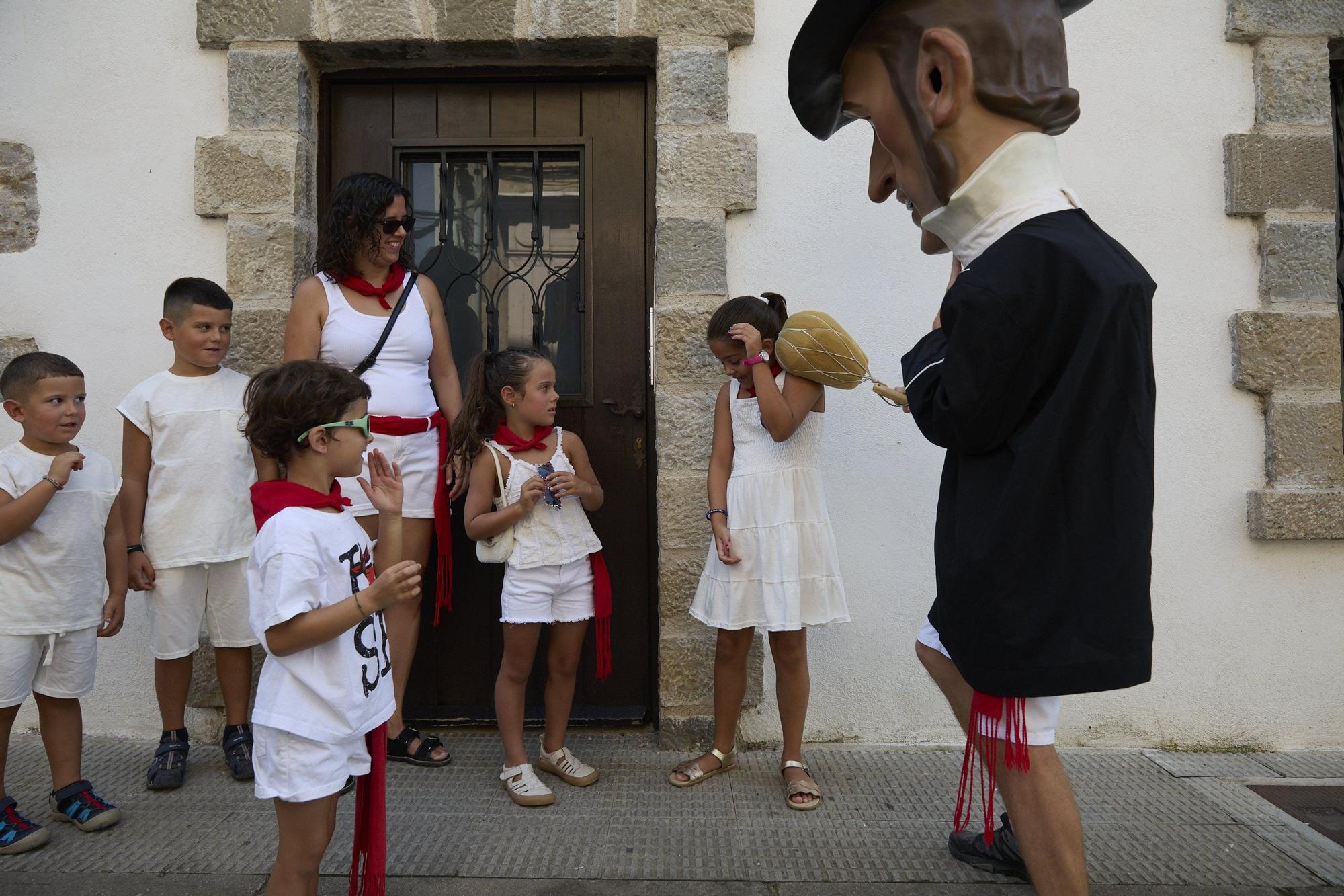 Fotos del chupinazo de fiestas de Aoiz 2025