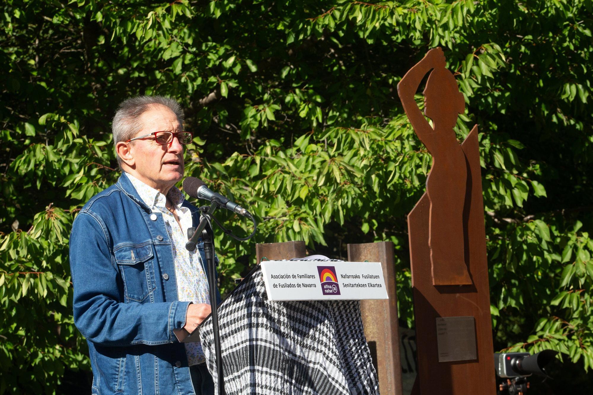 Inauguración del monumento en homenaje a las víctimas de la represión franquista en la Rochapea