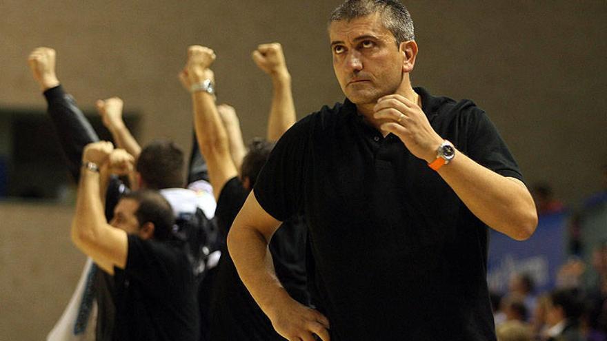 Chechu Villaldea, entrenador de San Antonio Reyno de Navarra.