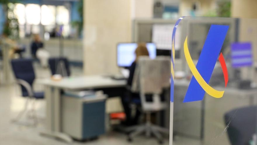 Los técnicos de Hacienda estiman que la nueva deducción para que el SMI no tribute será de 592 euros