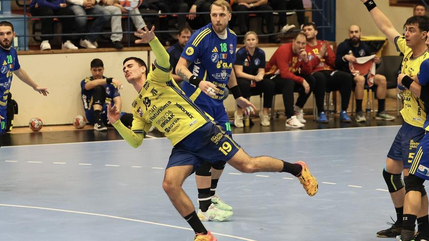 El Bidasoa sueña en Europa, se alimenta de la Liga